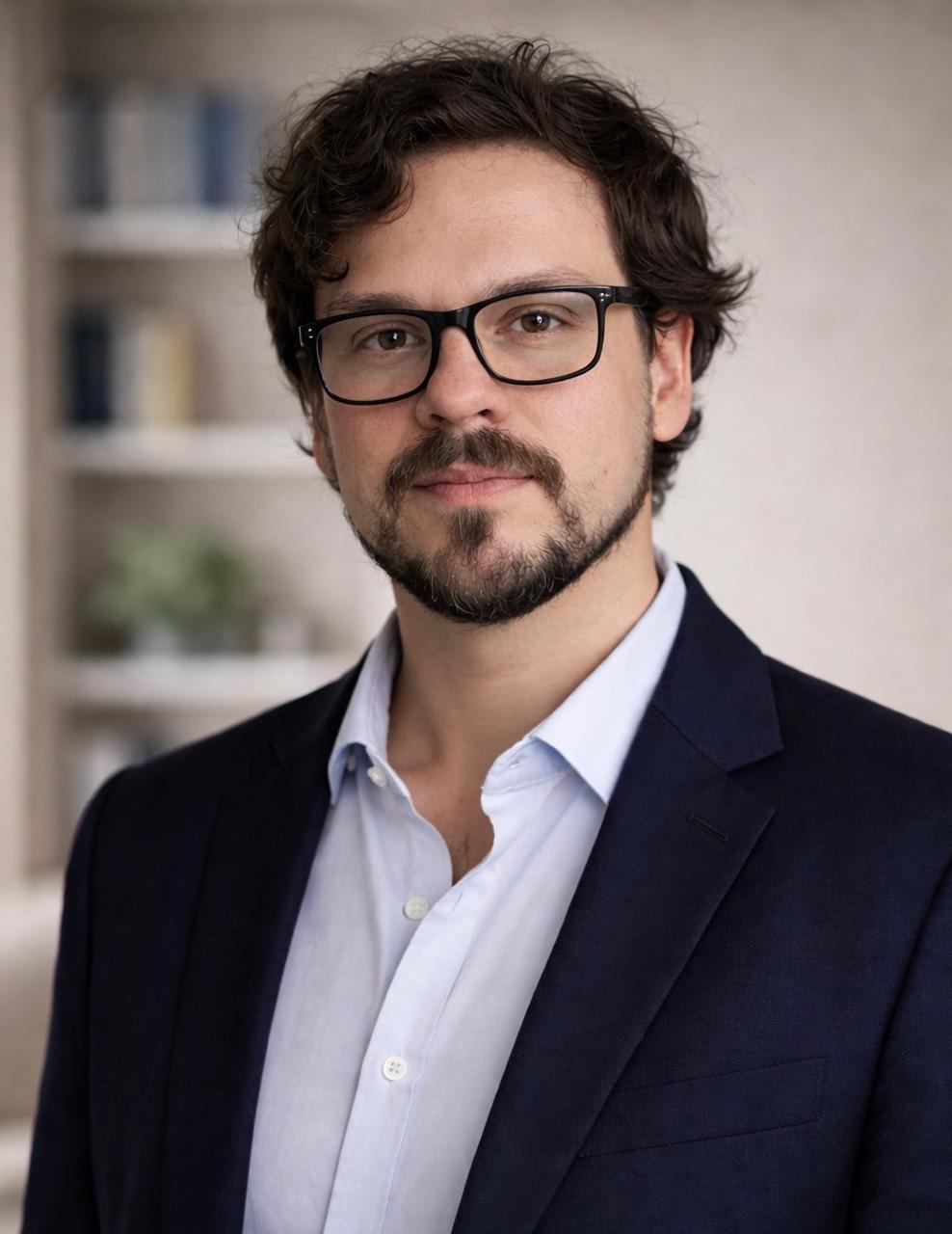 Dr. Tobias Cardoso dos Santos no consultório